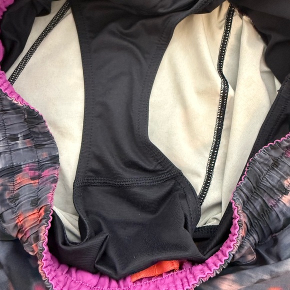 Lululemon Super Squad Shorts Size 10  Windy Blooms Plum Violet Blue 2.5" Lined - Picture 7 of 9